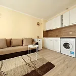 Charming 1 Bedroom In Sunny Apartman Napospart