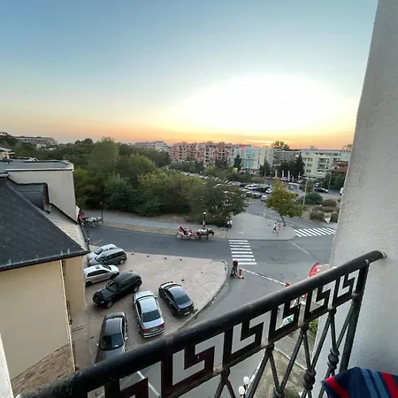 Charming 1 Bedroom In Sunny Apartment Slantschew brjag