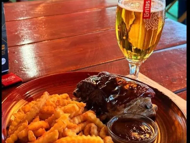 Charming 1 Bedroom In Sunny Apartment *